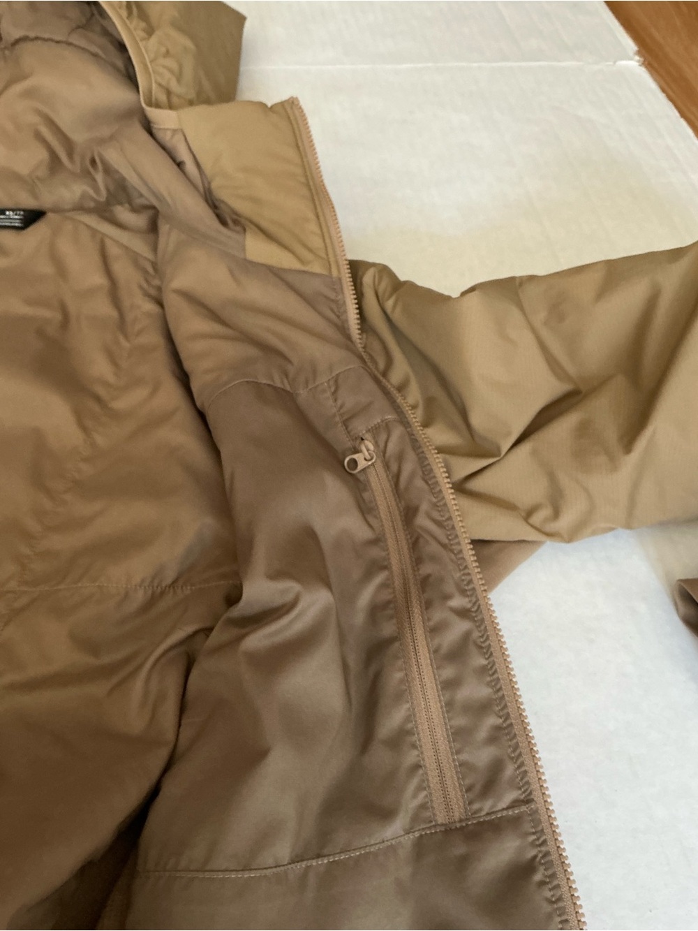 Arc'teryx Men's Atom Light Hooded Insulated Jacket in Tan Size XSmall - Picture 9 of 16
